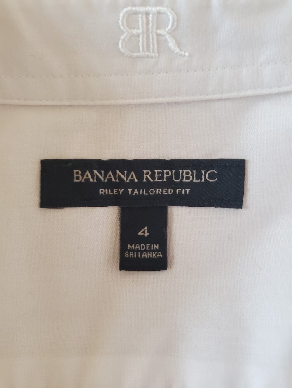 Banana Republic "RileyII" Shirt Designed to Create a Tailored Silhoutte (Size 6) - Picture 15 of 16
